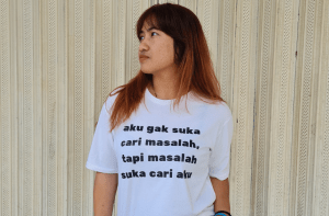 contoh baju sablon tulisan keren berupa aku gak suka cari masalah